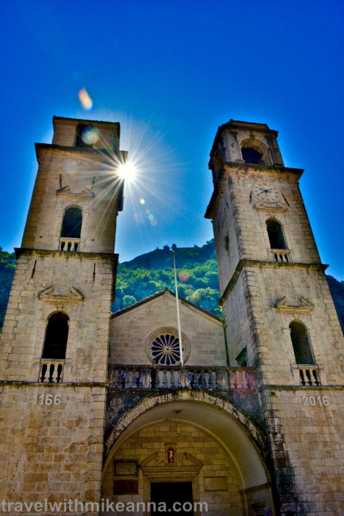 主要廣場的 Cathedral of Saint Tryphon