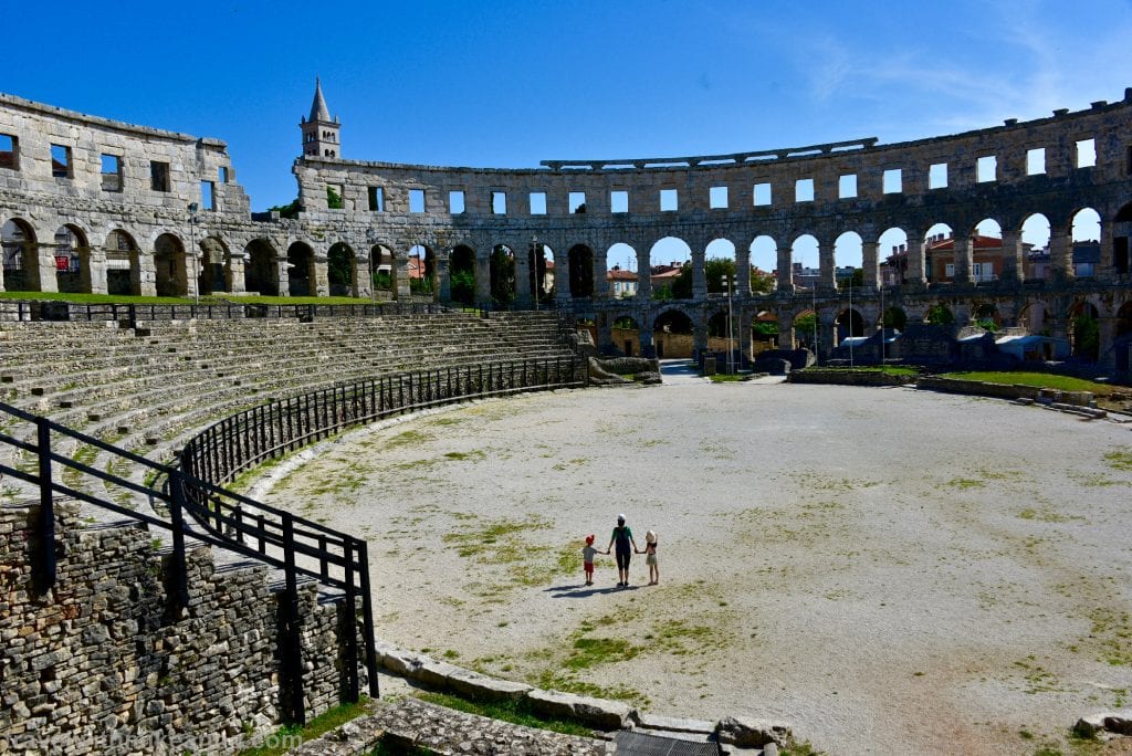 another overview of Croatia Pula Rome Amphitheater 羅馬競技場全覽